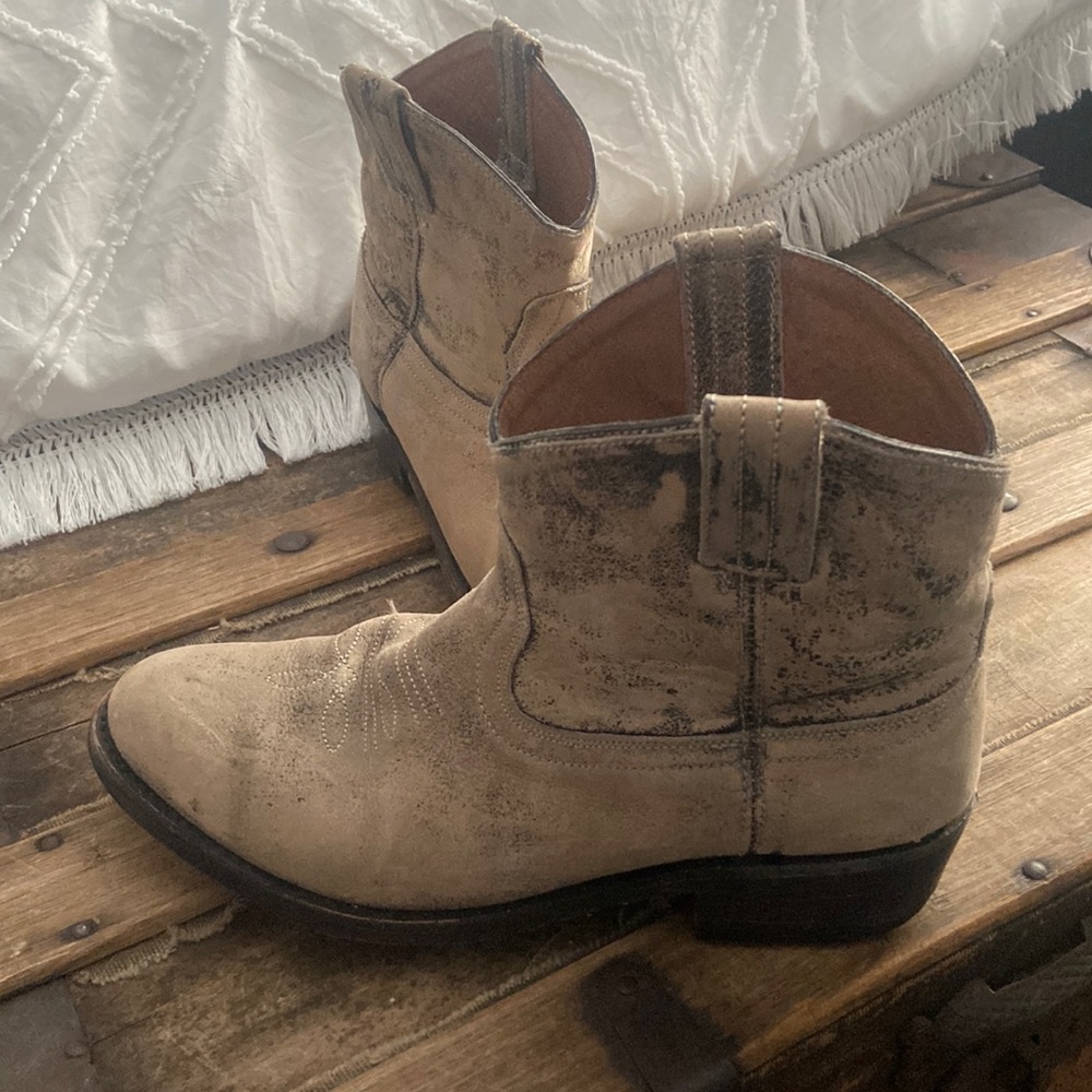 Steve Madden western boots distressed